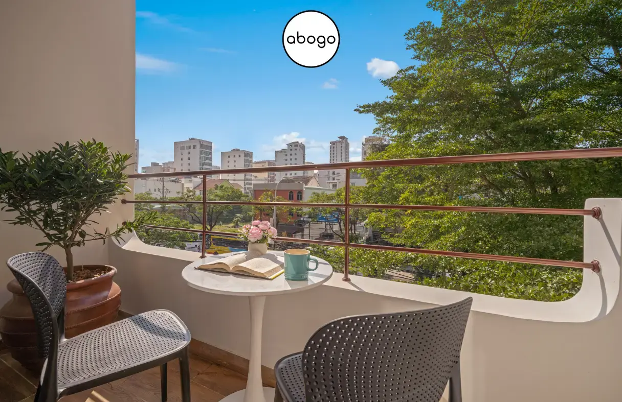 Ban công view biển từ tầng cao tại Casa Del Mar Villa Đà Nẵng