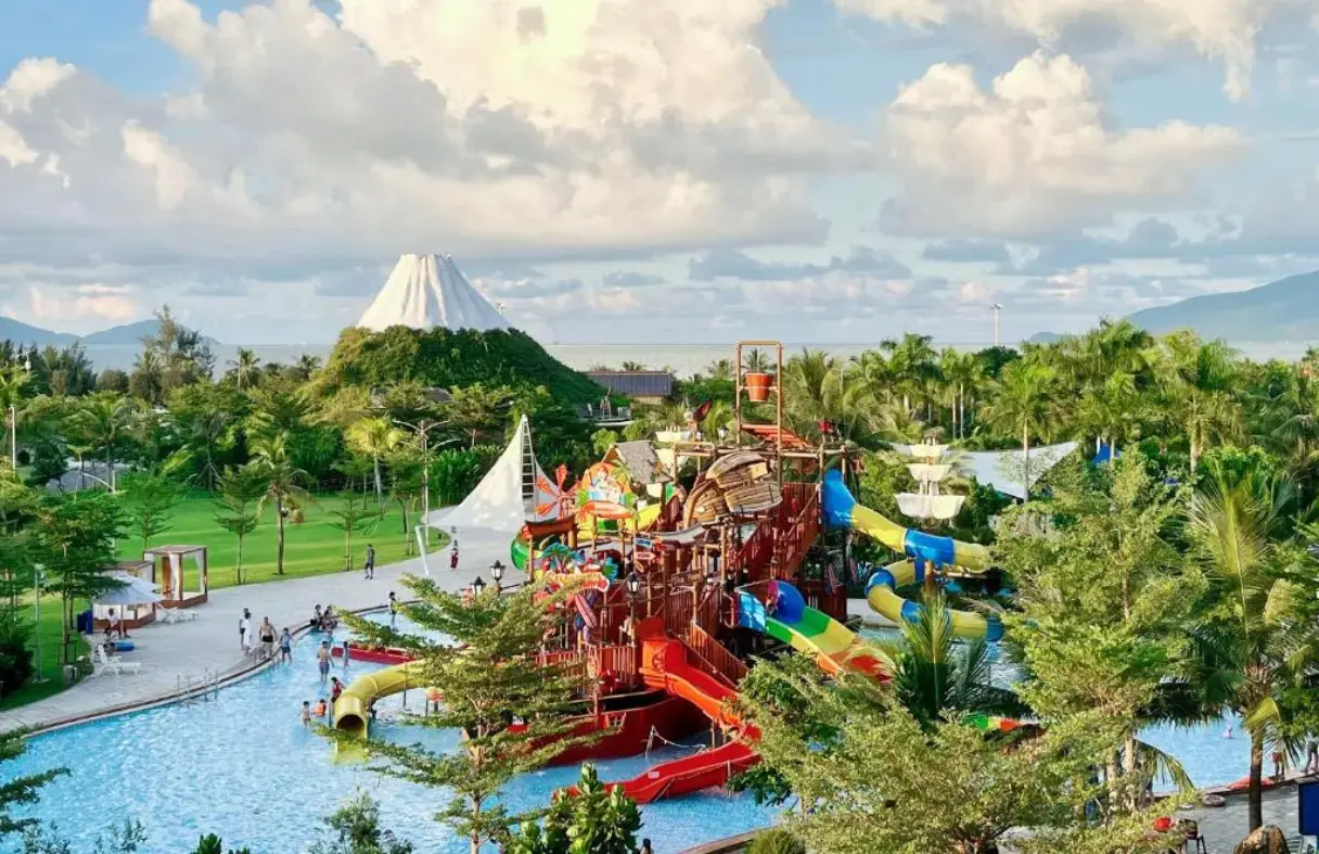 Công viên nước Water Park 365 trong khu Mikazuki Japanese Resorts & Spa Đà Nẵng