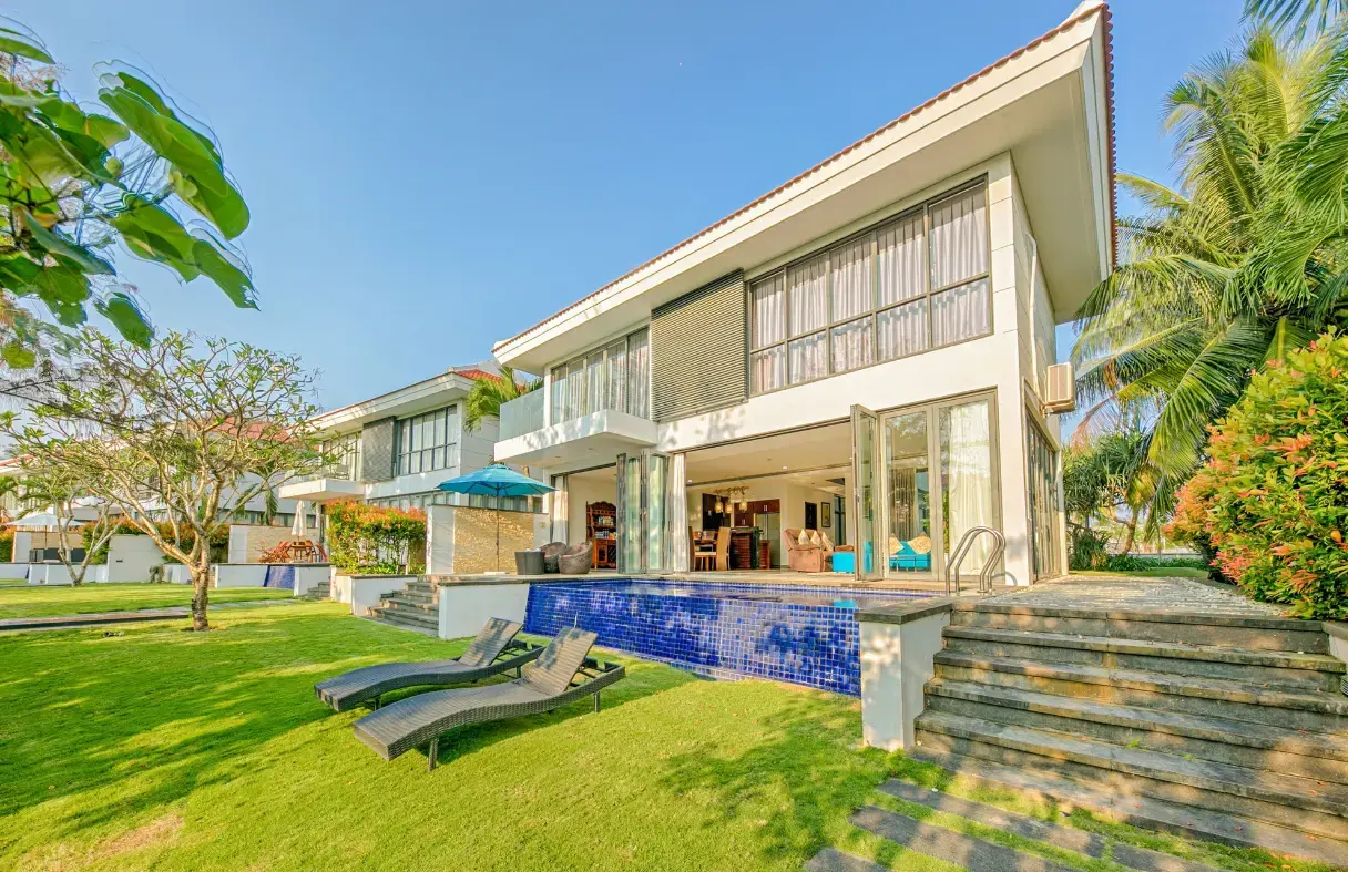 Hồ bơi riêng biệt tại The Ocean Villa dành cho khách Đặt phòng Koaniva