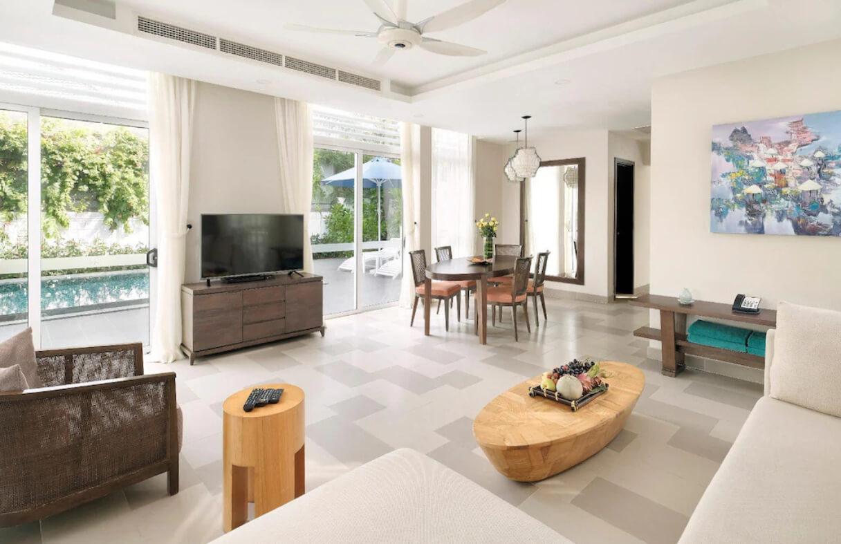 Không gian phòng khách villa Premier Village Đà Nẵng rộng rãi