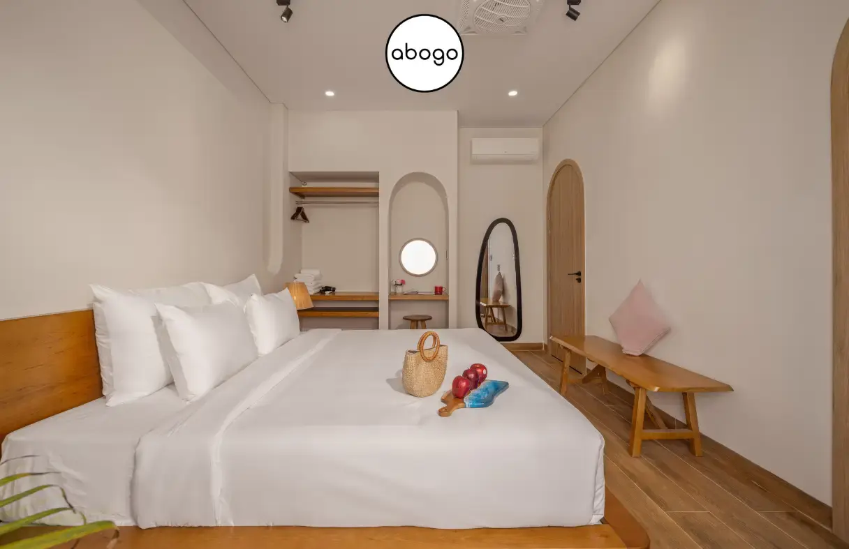 Phòng ngủ tại Casa Del Mar Villa Đà Nẵng – nội thất sang trọng, nhiều ánh sáng tự nhiên