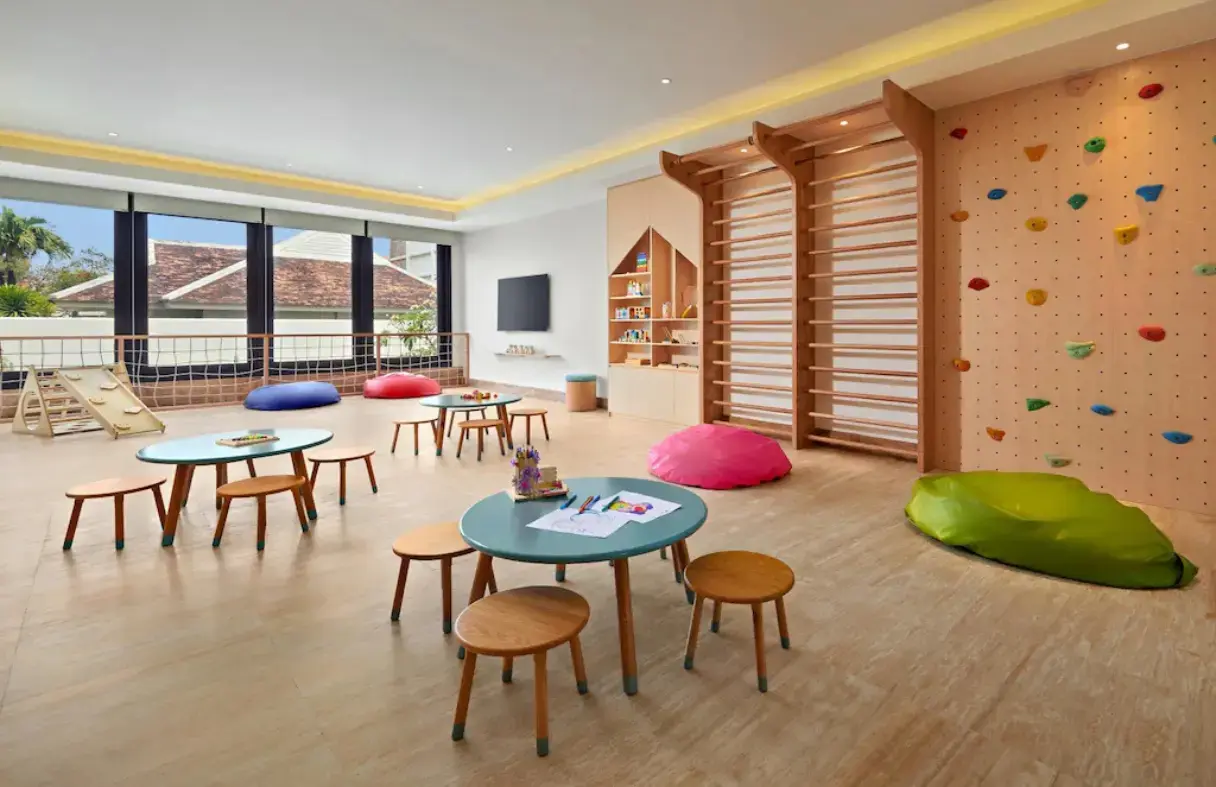 Kid Club tại Pullman Danang Beach Resort – khu vui chơi an toàn và sáng tạo dành cho trẻ em.