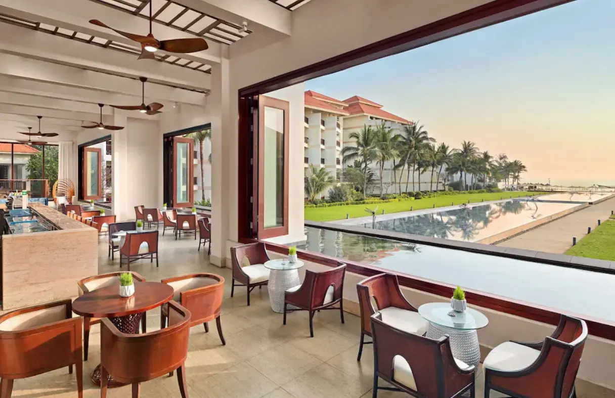 Nhà hàng Epice tại Pullman Danang Beach Resort phục vụ buffet sáng 5 sao.