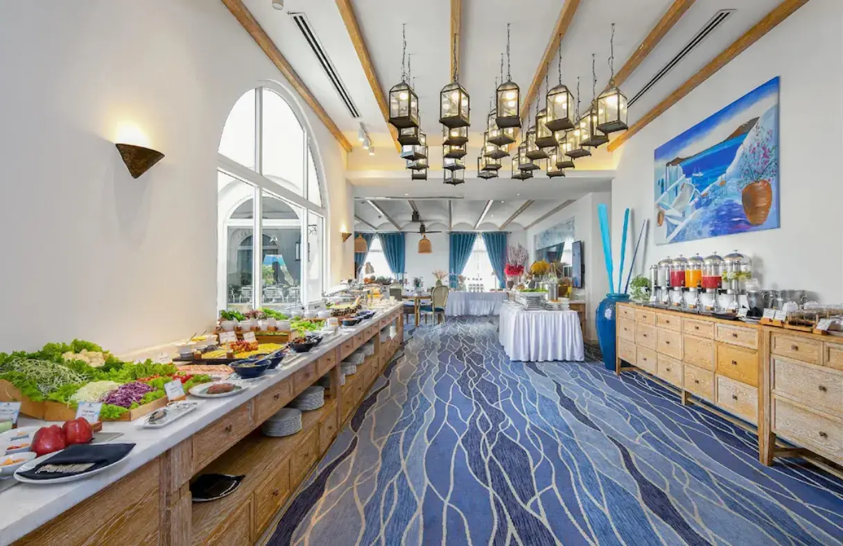 Nhà hàng La Maison tại Risemount Premier Resort Đà Nẵng phục vụ buffet sáng phong phú