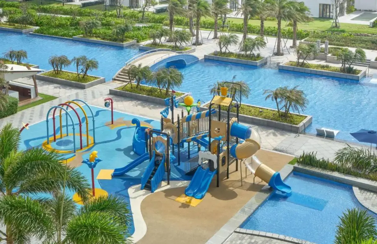Hồ bơi vô cực dài nhất Đà Nẵng tại Sheraton Grand Đà Nẵng Resort