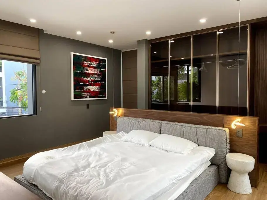 Phòng ngủ tiện nghi trong Song Cat Villa 31NL