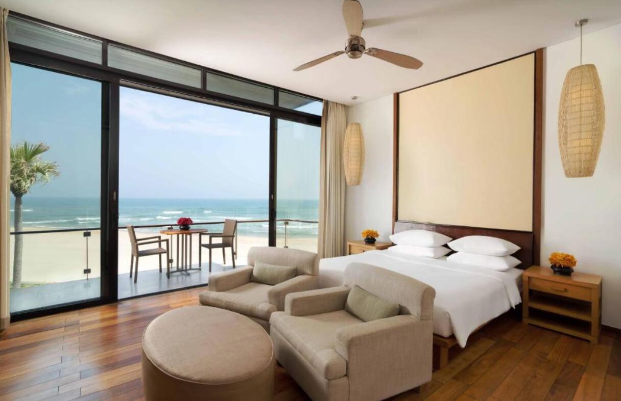 Tiện ích resort Hyatt Regency Đà Nẵng với bãi biển và hồ bơi lớn