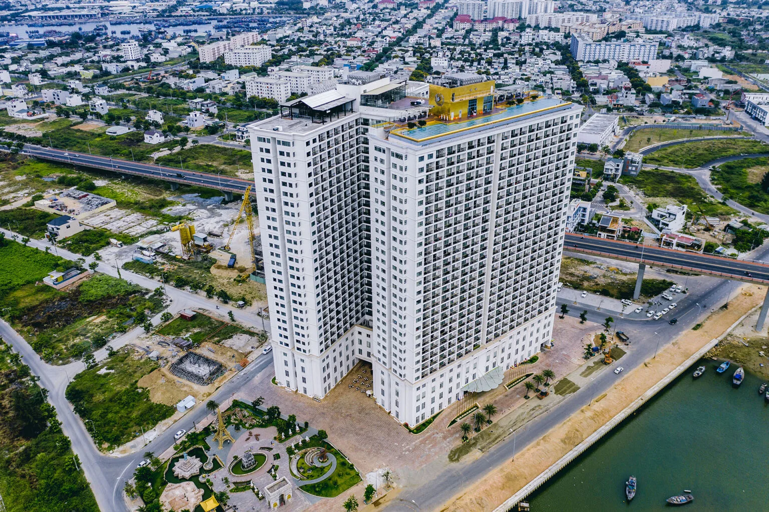 Wyndham Danang Golden Bay: Hotline, Tổng Đài & Đặt Phòng Chính Thức`