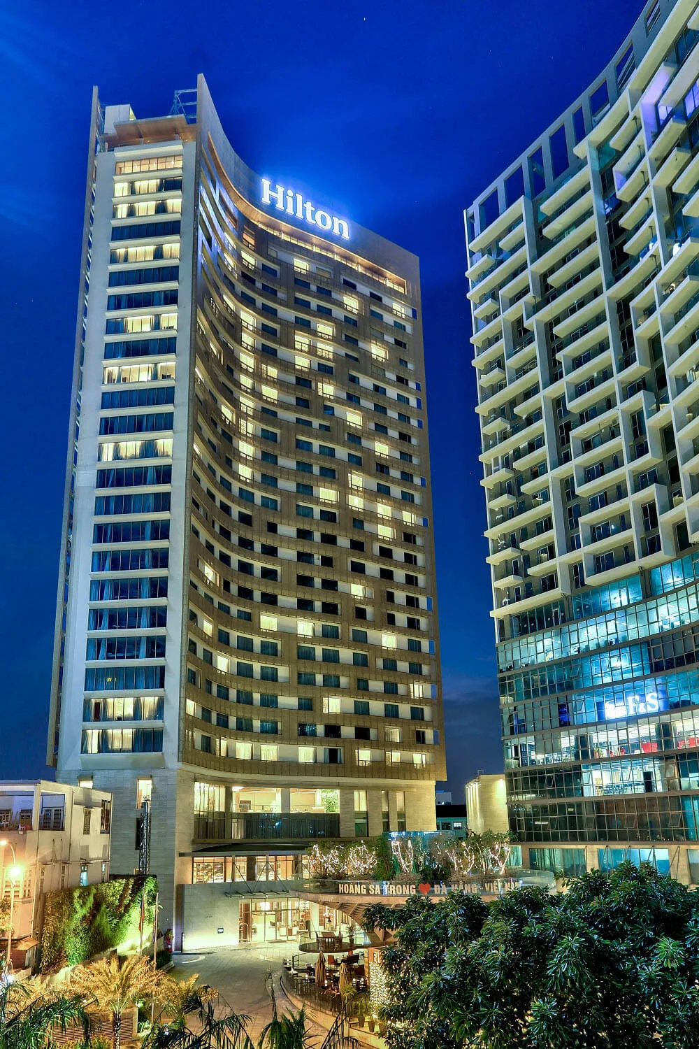 Hilton Da Nang: Hotline, Tổng Đài & Đặt Phòng Chính Thức Khách Sạn Biểu Tượng Bên Dòng Sông Hàn Thơ Mộng