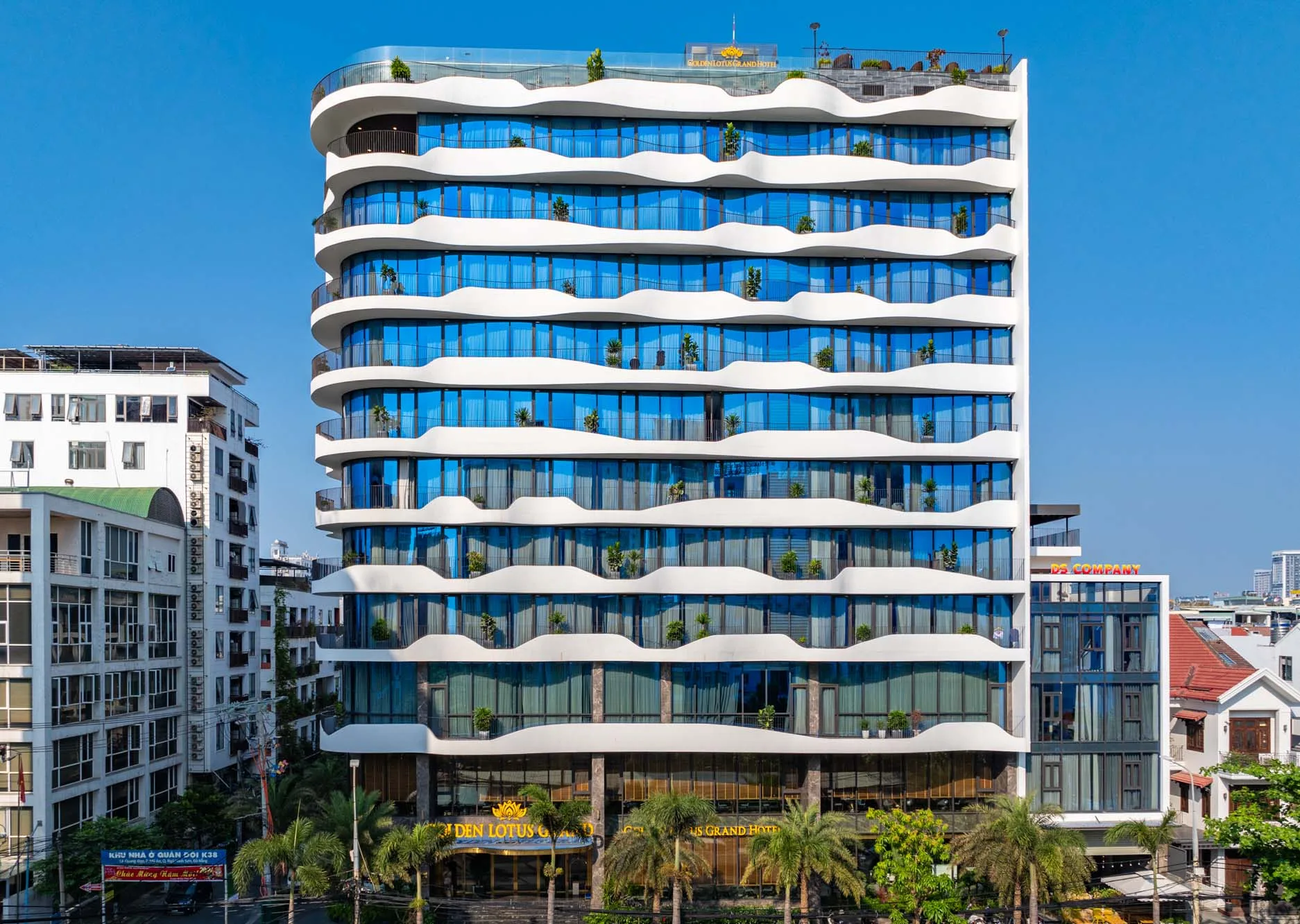 Golden Lotus Grand Da Nang: Hotline Đặt Phòng Chính Thức & Trải Nghiệm Nghỉ Dưỡng Đẳng Cấp
