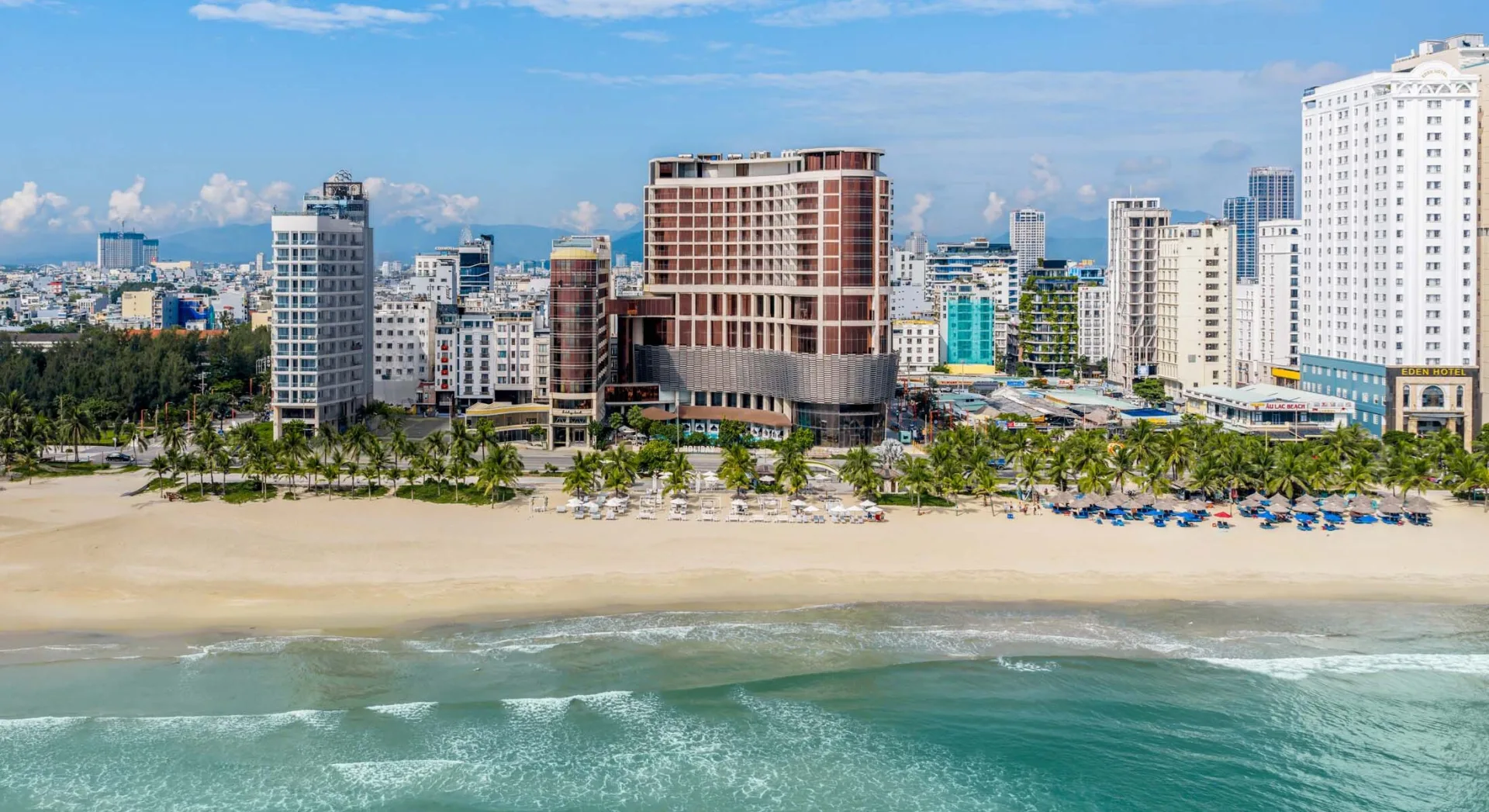 Holiday Beach Hotel Danang: Số Điện Thoại Tổng Đài, Hotline Đặt Phòng Chính Thức & Trải Nghiệm Nghỉ Dưỡng Ven Biển