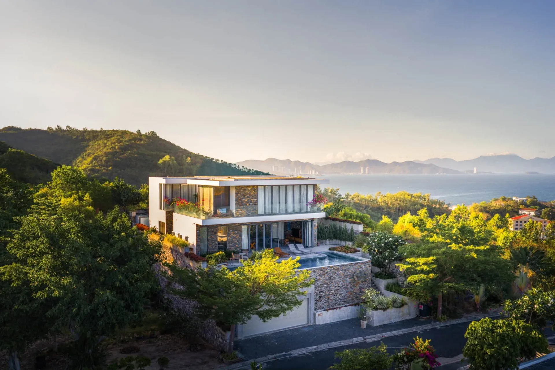 Oceanfront Anh Nguyễn Nha Trang – Giá, Review, Lịch Trống Và Cách Đặt Đúng Căn