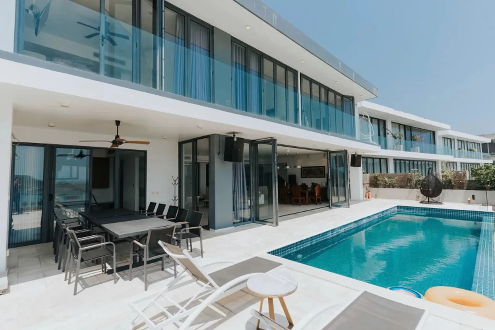 COcean Front villa Anh Nguyễn lịch trống