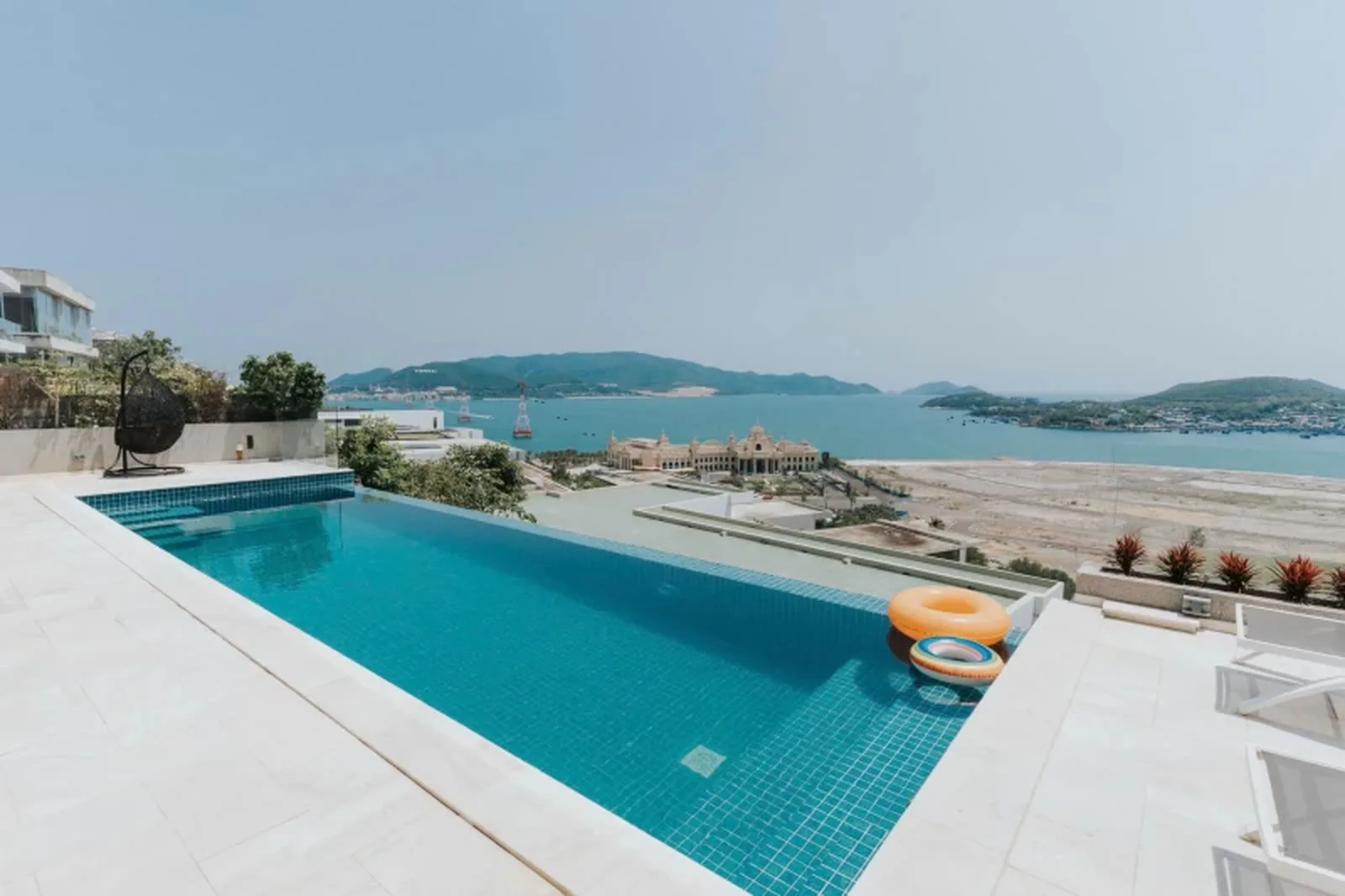 COcean Front villa Anh Nguyễn lịch trống