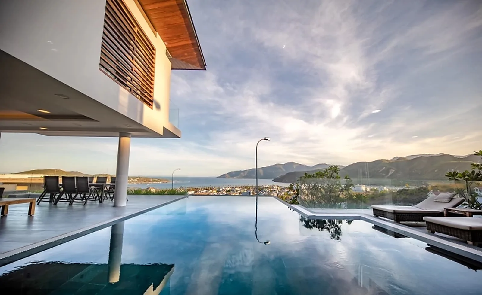 Oceanfront Nha Trang view biển