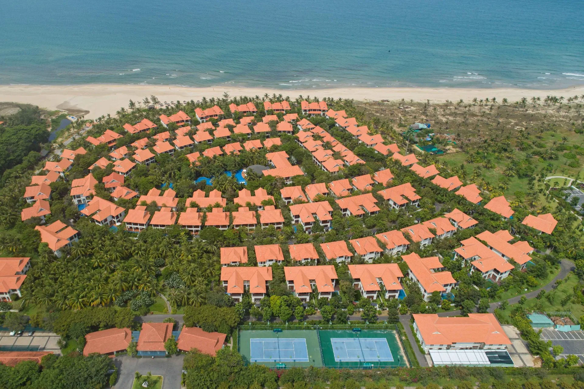 Danang Pool Villas sở hữu vị trí nghỉ dưỡng xanh mát bên bờ biển Đà Nẵng.