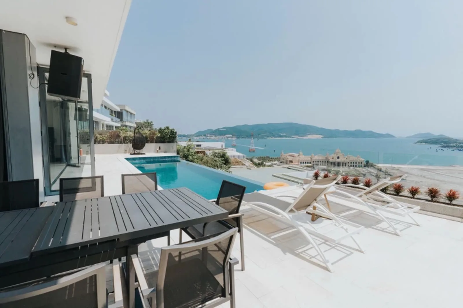 COcean Front villa Anh Nguyễn lịch trống