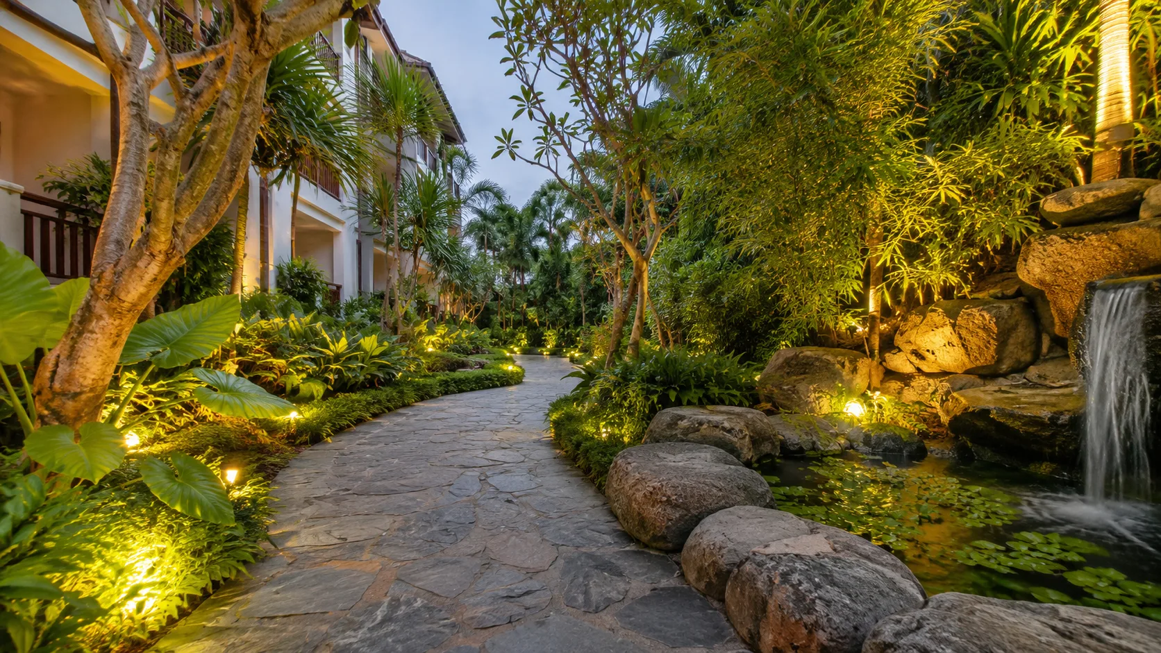 tổ chức tiệc Oceanfront villa Nha Trang