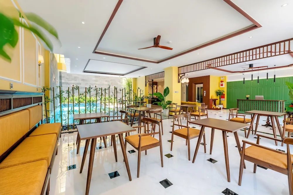 Khu vực ăn uống tại Chillax Old Town Villa Hội An