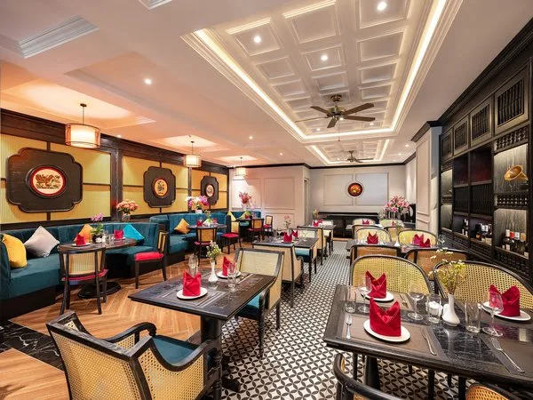 Không gian nhà hàng tại Hue Serene Palace Hotel, thuận tiện để khách dùng bữa ngay trong thời gian lưu trú.