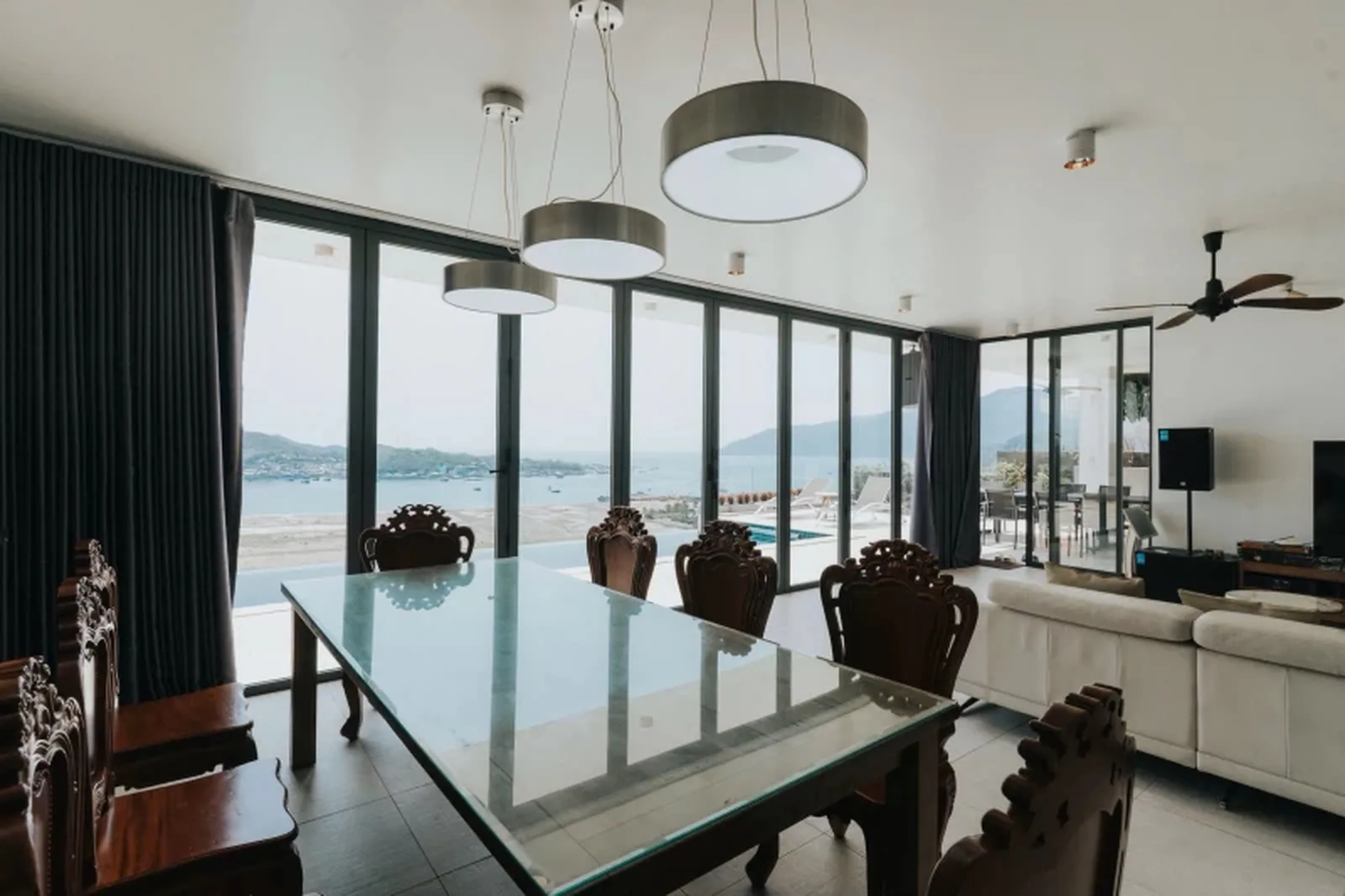 COcean Front villa Anh Nguyễn lịch trống