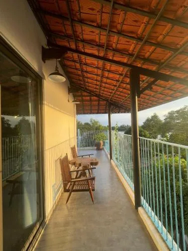 Ban công hướng sông tại La Y Riverview – góc nghỉ ngơi lý tưởng cho những ngày muốn sống chậm ở Huế.