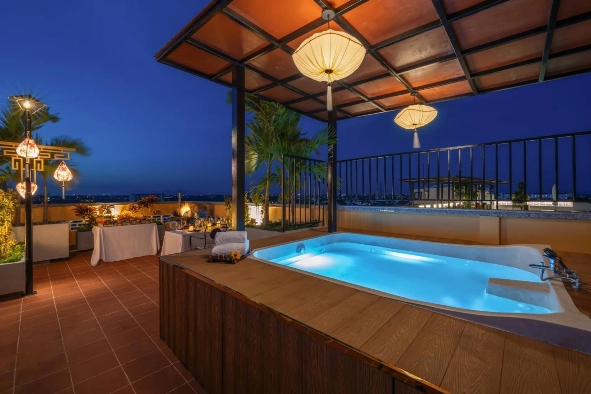 Jacuzzi trên sân thượng