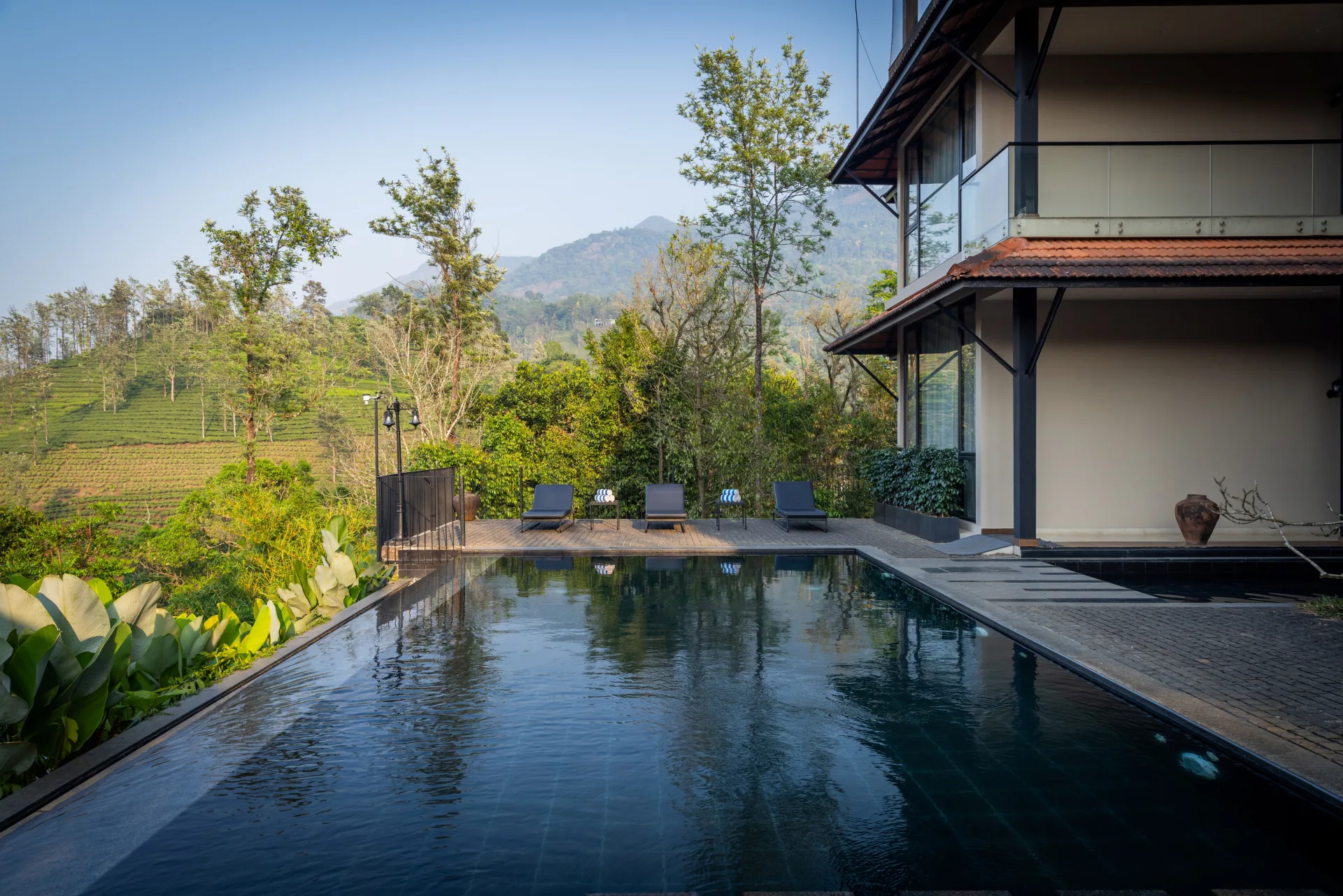 giá phòng Anh Nguyễn Oceanfront Nha Trang
