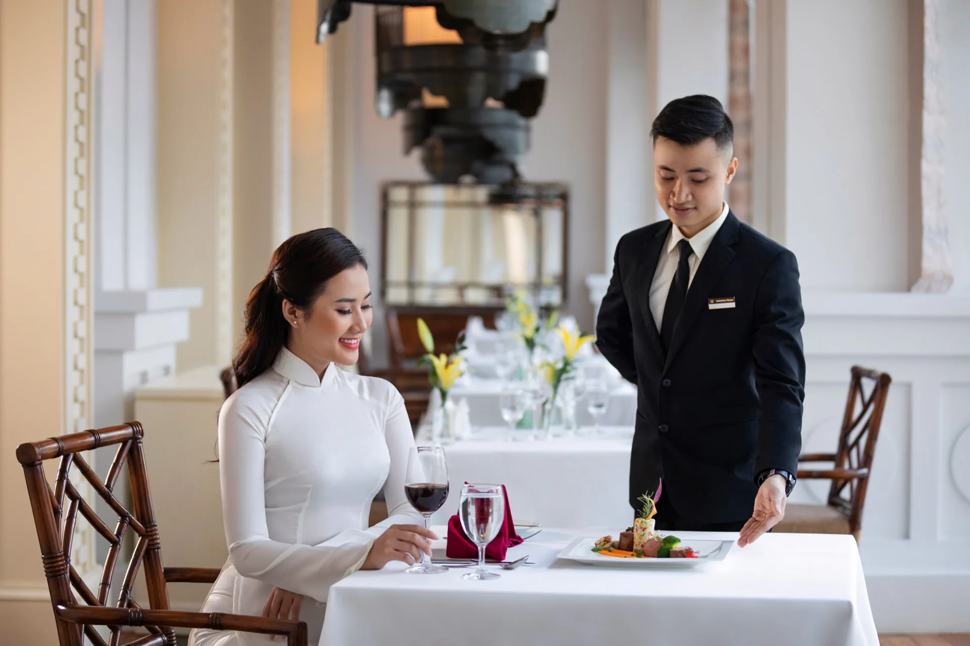 Trải nghiệm ẩm thực chỉn chu với cách trình bày tinh tế tại Indochine Palace Huế.