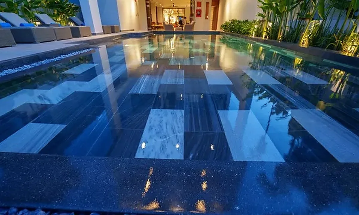 Hồ bơi ngoài trời