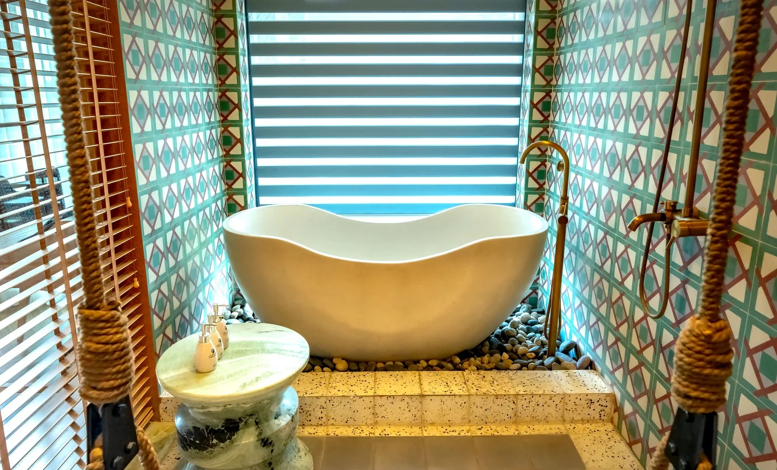 resort có nên bán phòng trên ota