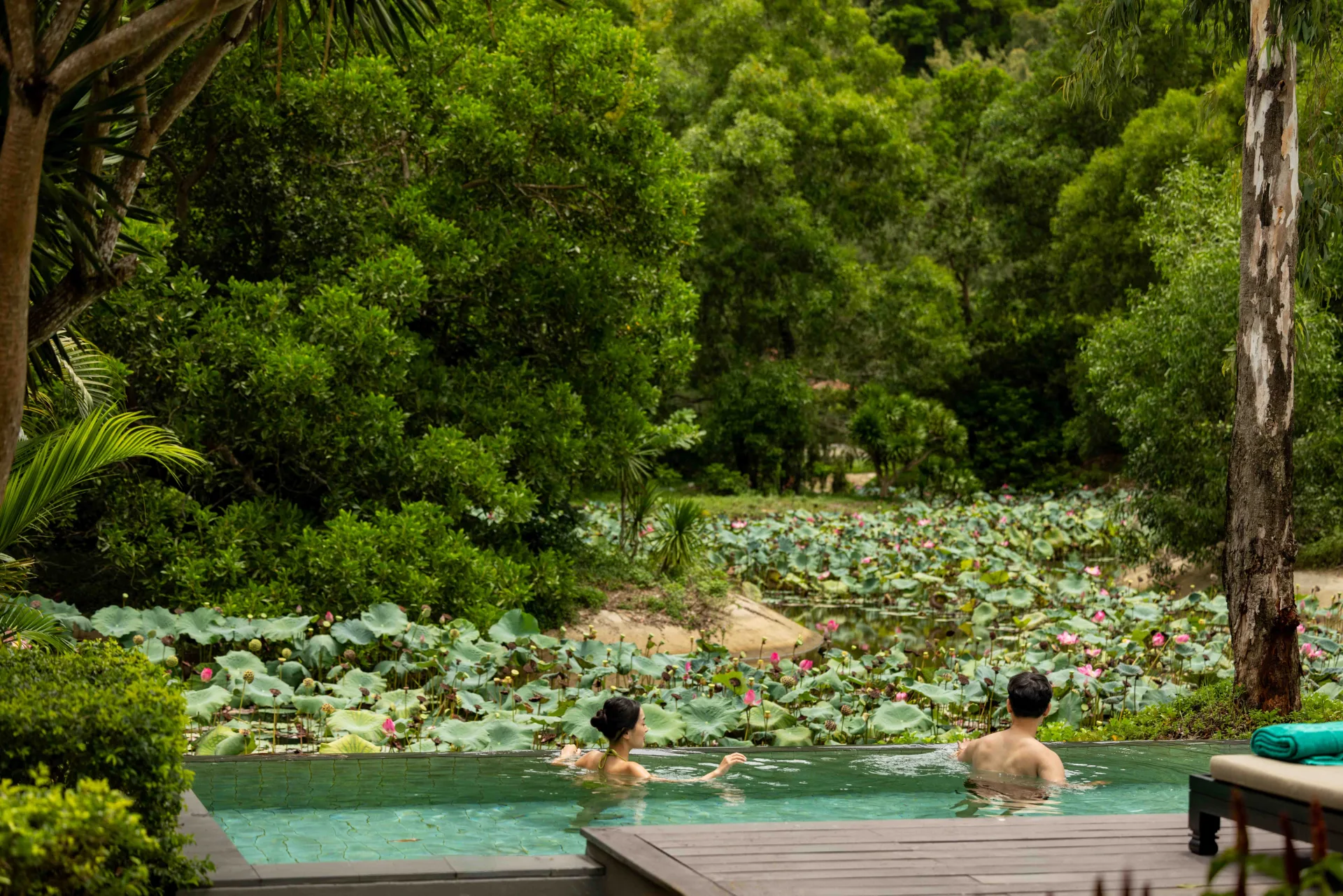Private Pool Villa tại Banyan Tree Lăng Cô với không gian riêng tư và cảnh quan nhiệt đới.