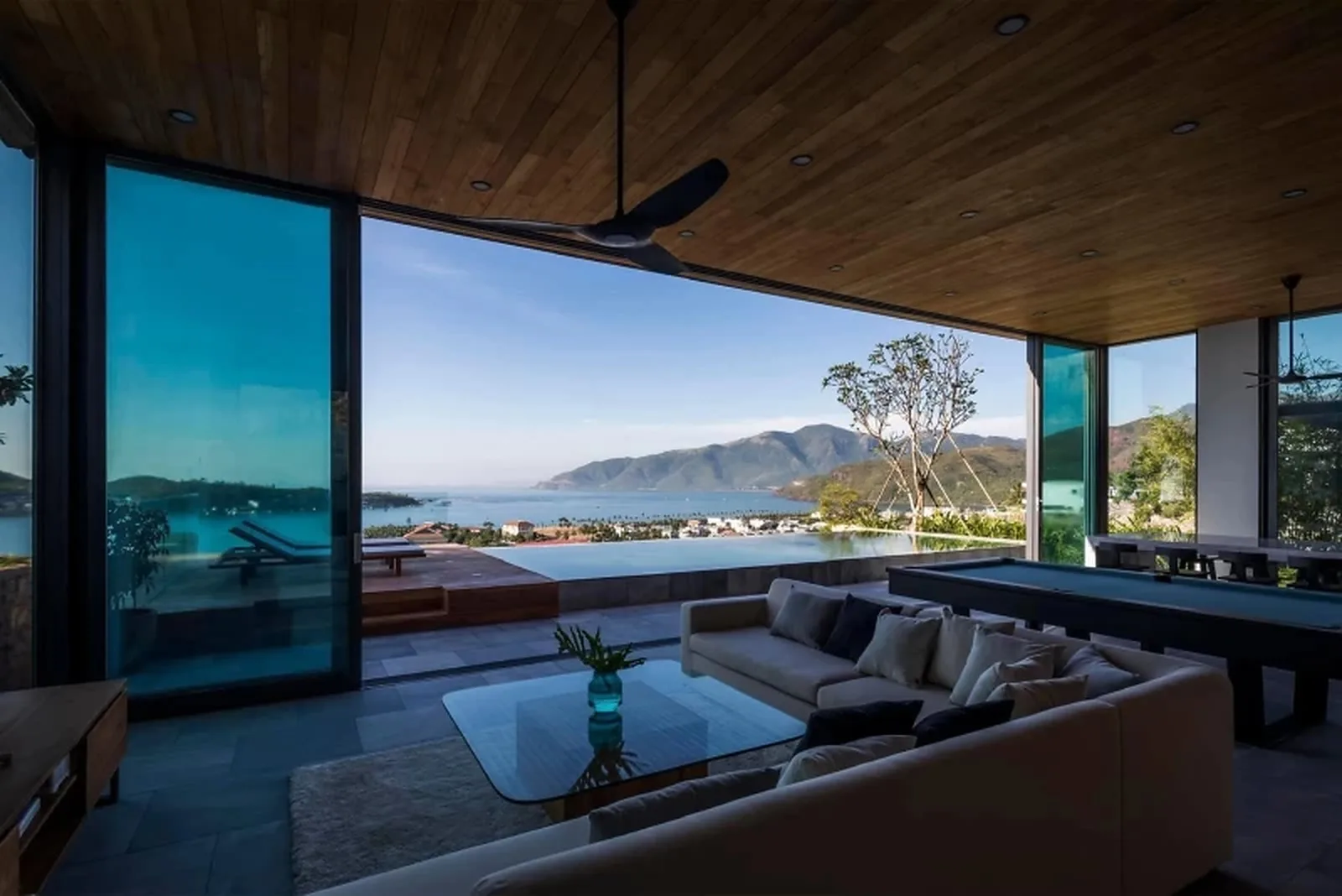 Ocean Front villa Anh Nguyễn giá thuê