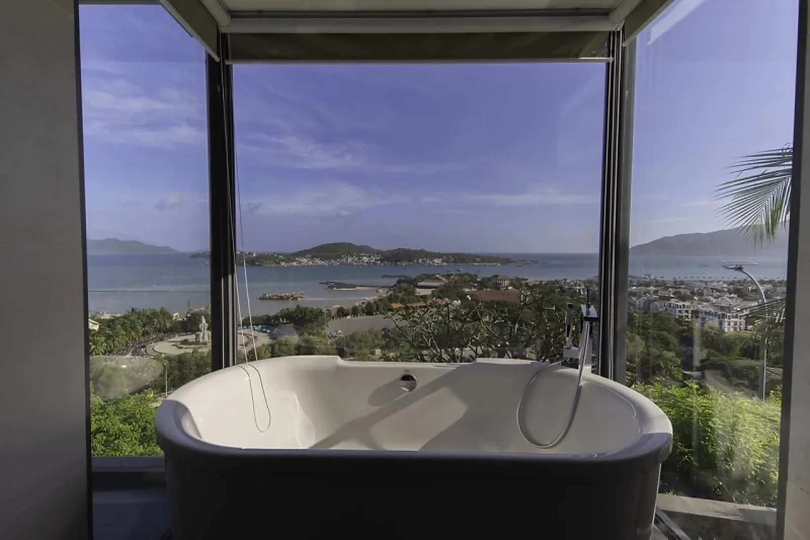 Ocean Front Anh Nguyễn Nha Trang đặt phòng