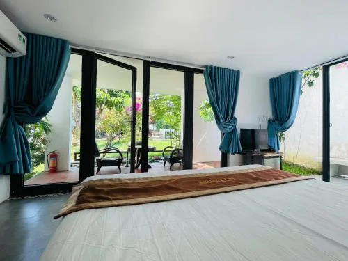 Phòng hướng ra sân vườn