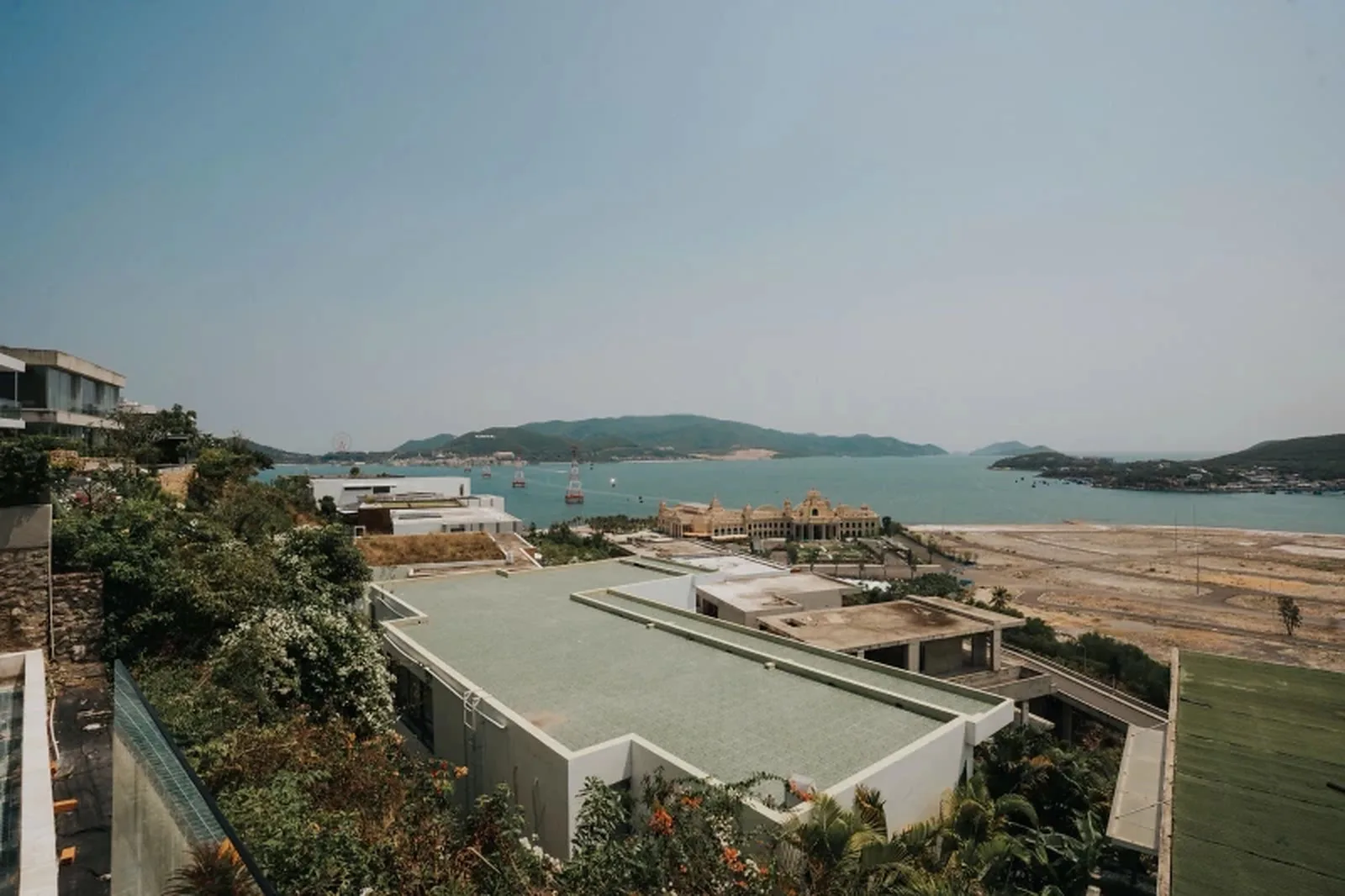 Ocean Front Anh Nguyễn Nha Trang giá phòng