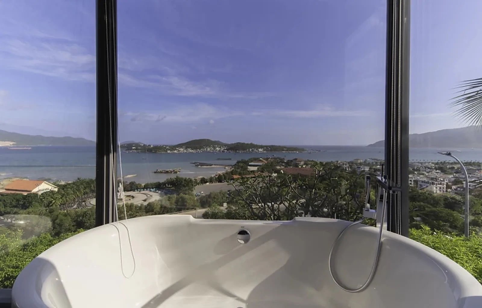Ocean Front Anh Nguyễn Nha Trang đặt phòng