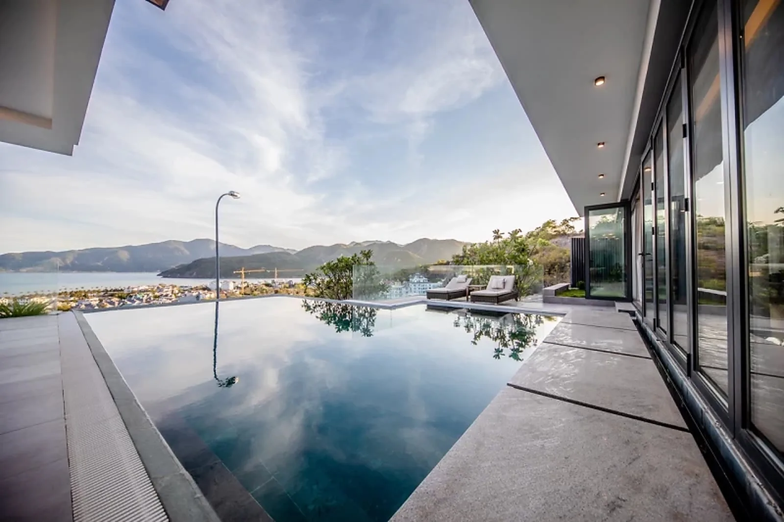 Oceanfront Nha Trang view biển
