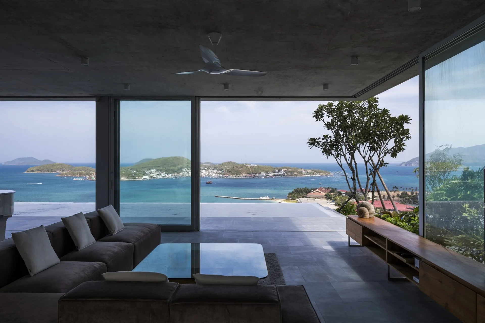 Oceanfront Nha Trang khuyến mãi