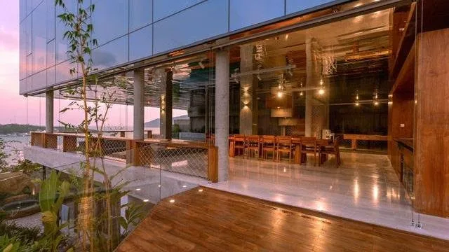 review Oceanfront Nha Trang