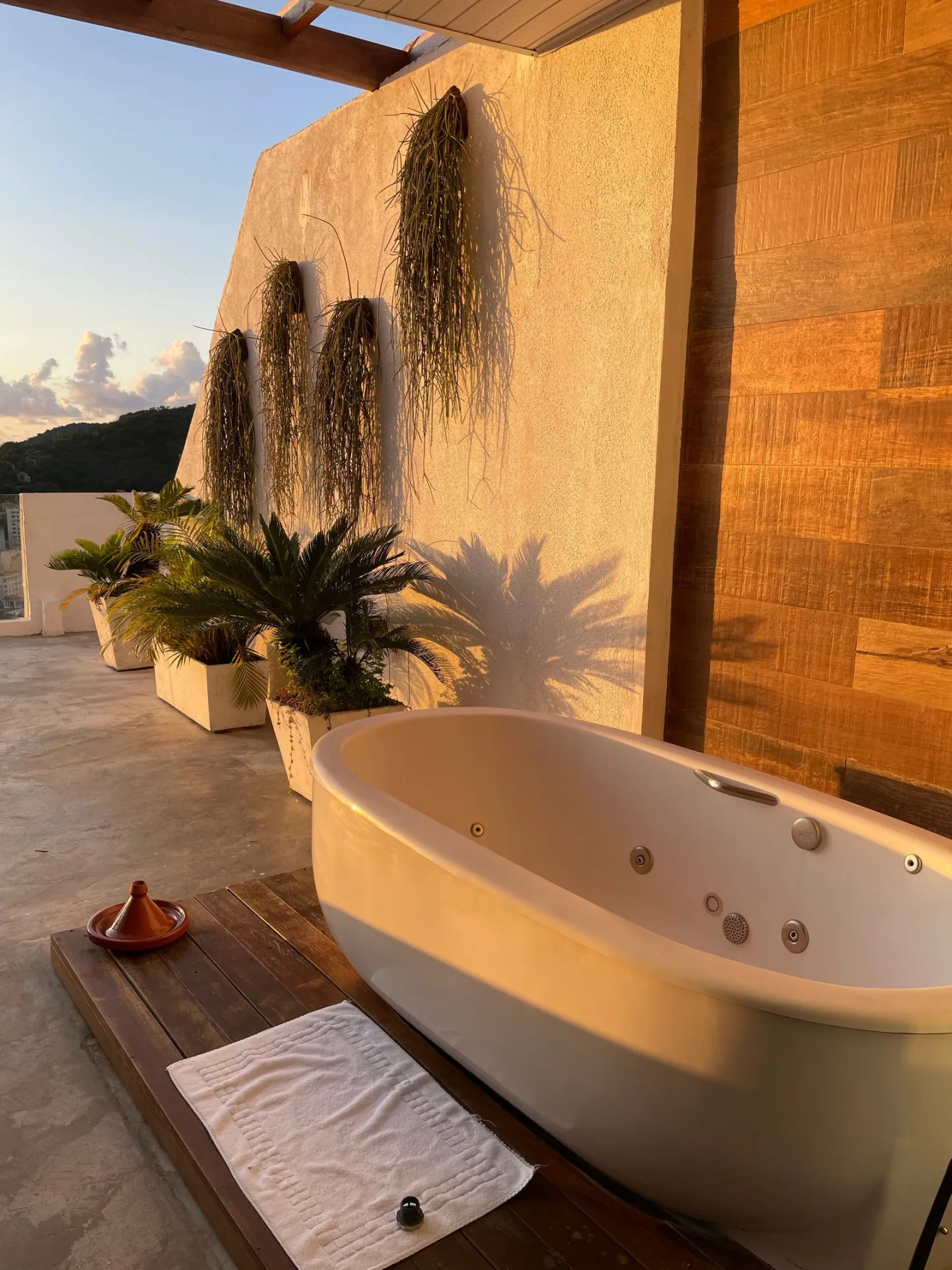 resort có nên bán phòng trên ota