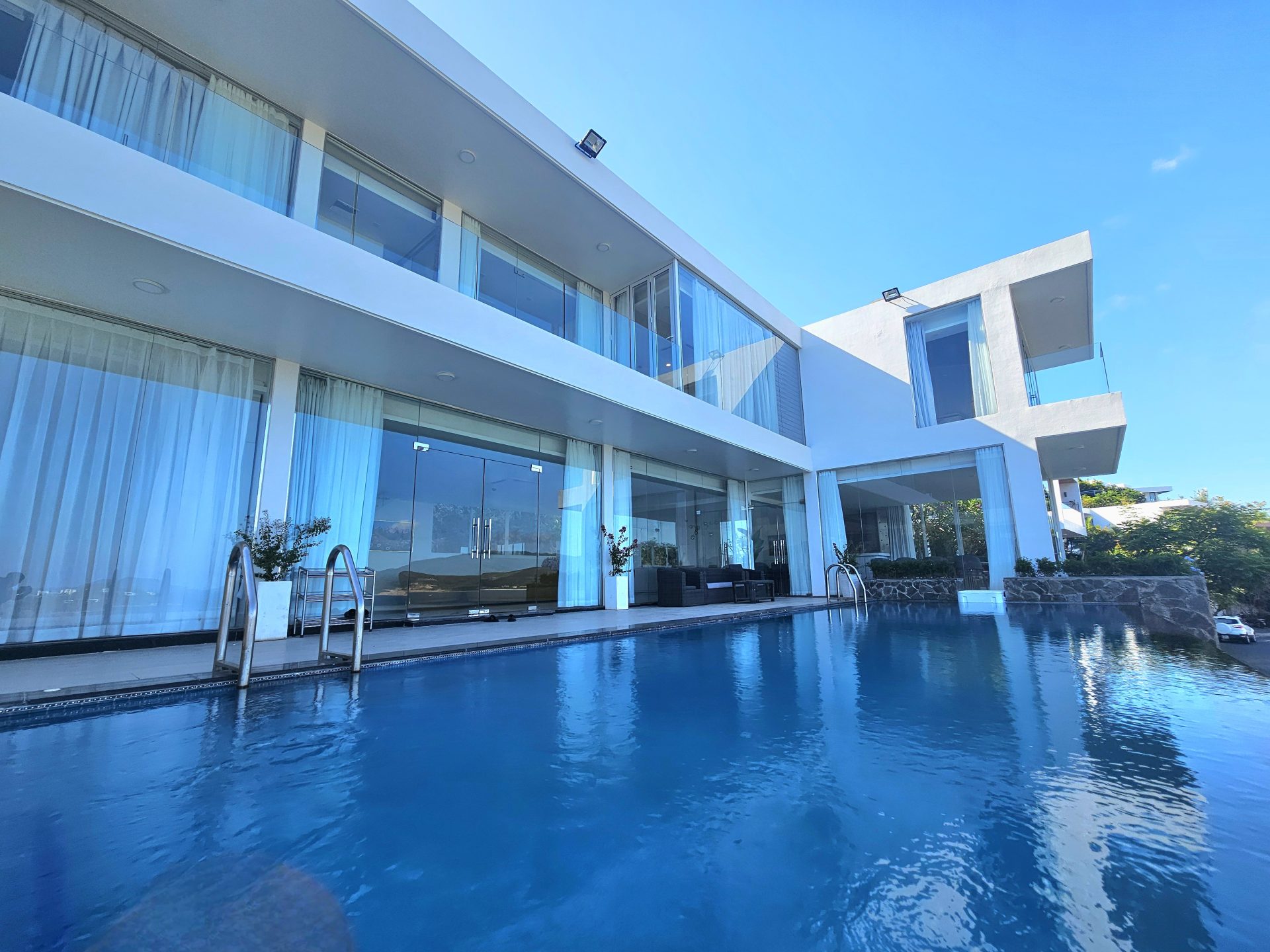 Ocean Front Villas Nha Trang giá bao nhiêu