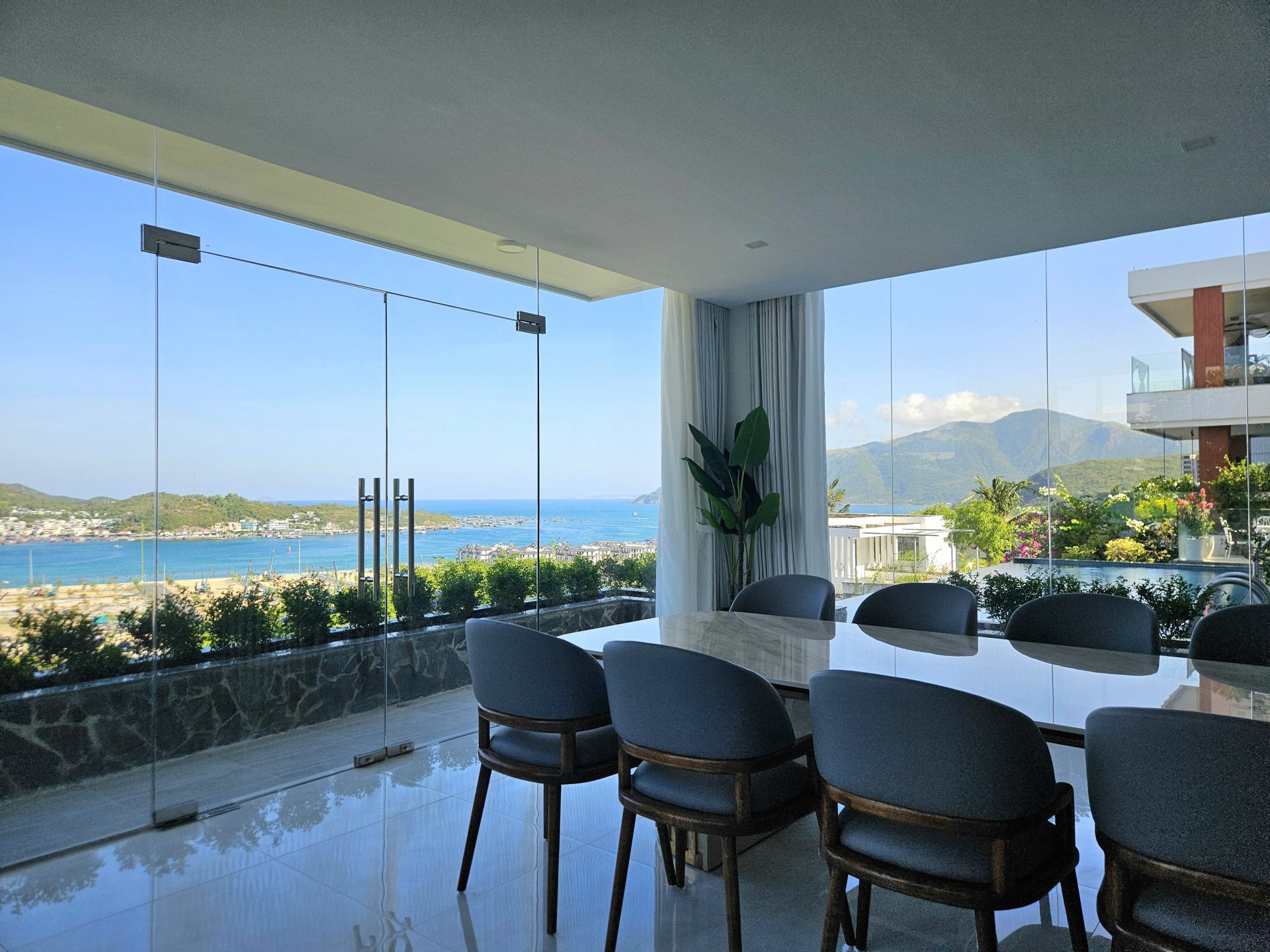 Ocean Front Villas Nha Trang giá bao nhiêu