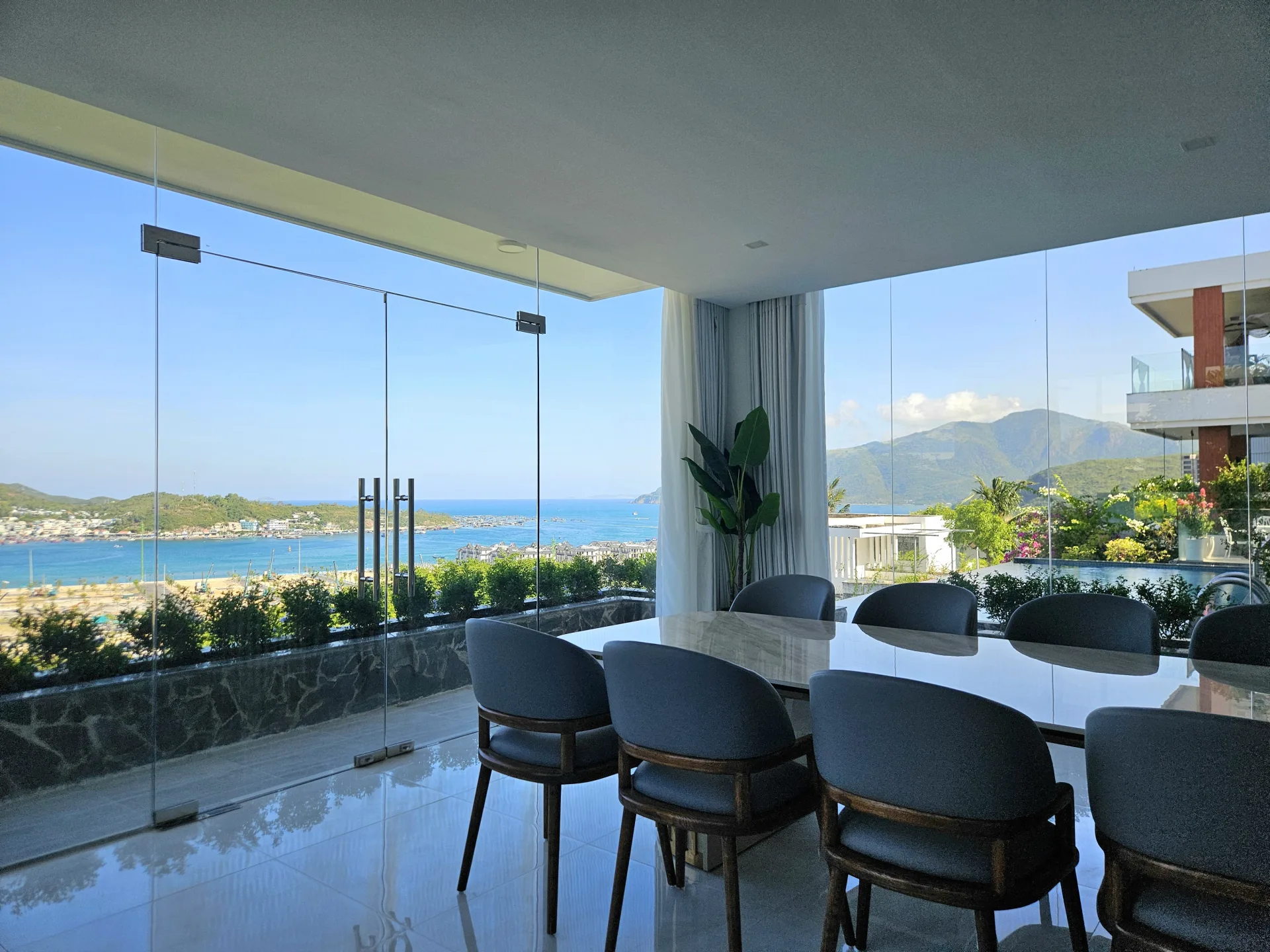 review Oceanfront Nha Trang