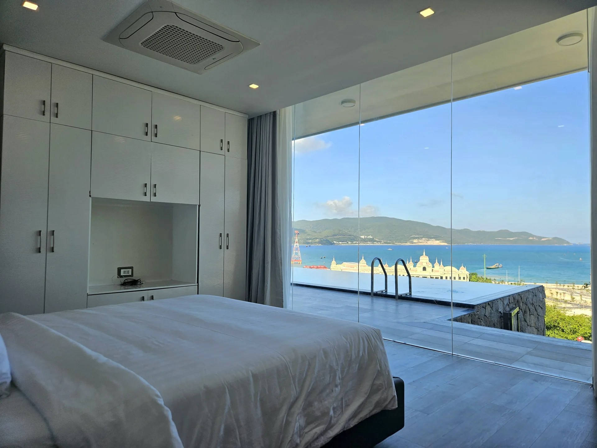đặt phòng Ocean Front villa Nha Trang