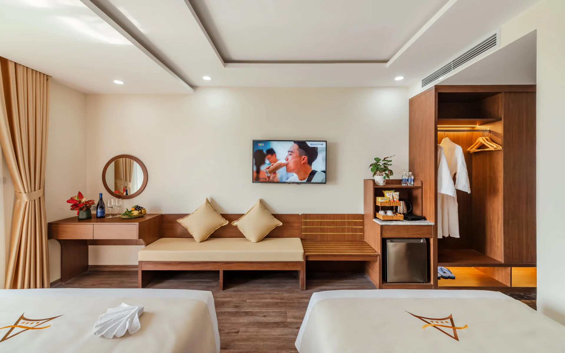 Aqua Suite hai phòng ngủ hướng biển – lựa chọn rộng rãi dành cho gia đình và nhóm bạn muốn nghỉ gần nhau.
