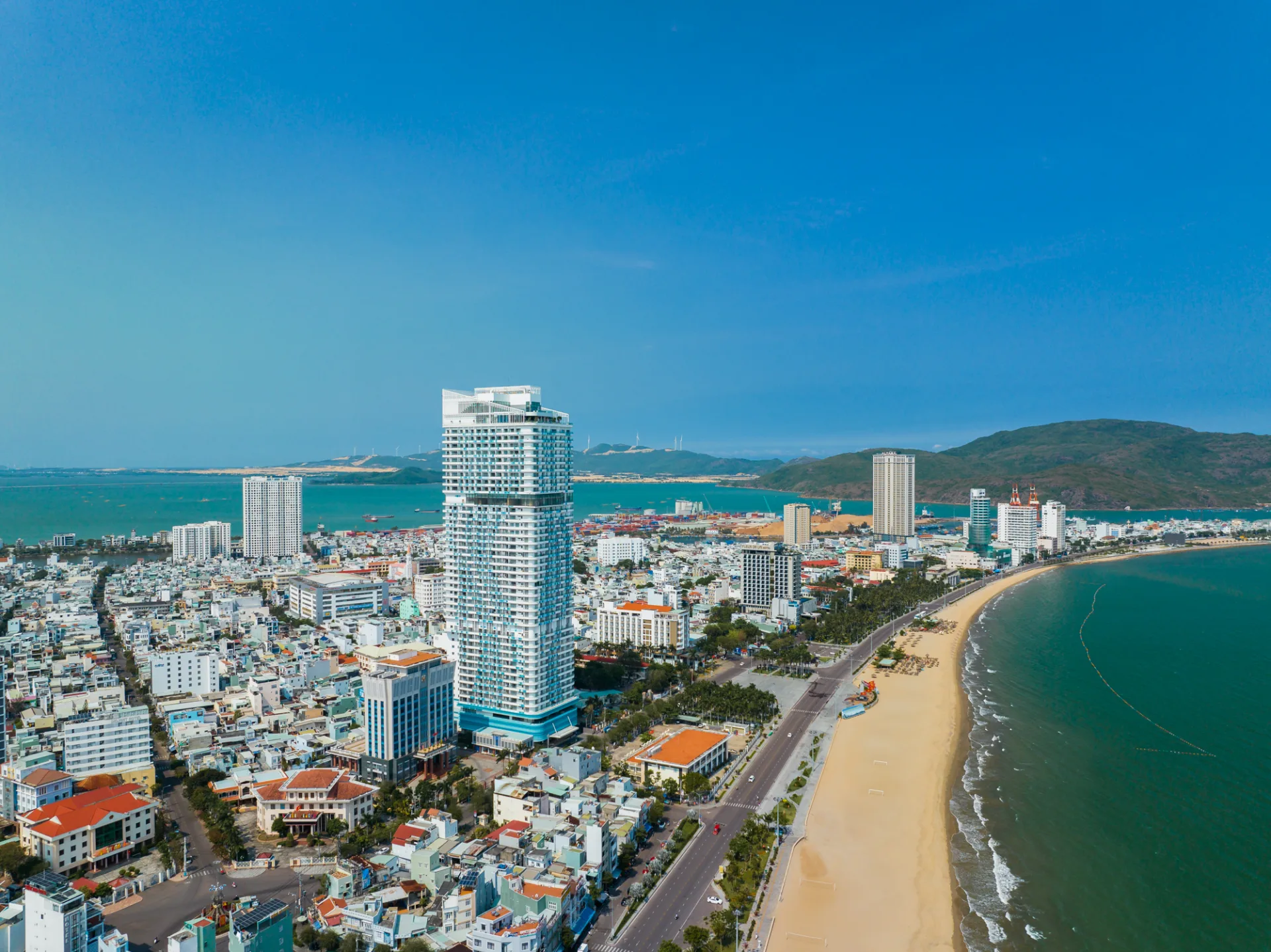 Grand Hyams Hotel – Quy Nhon Beach, điểm nghỉ dưỡng 5 sao gần biển ngay trung tâm thành phố Quy Nhơn.