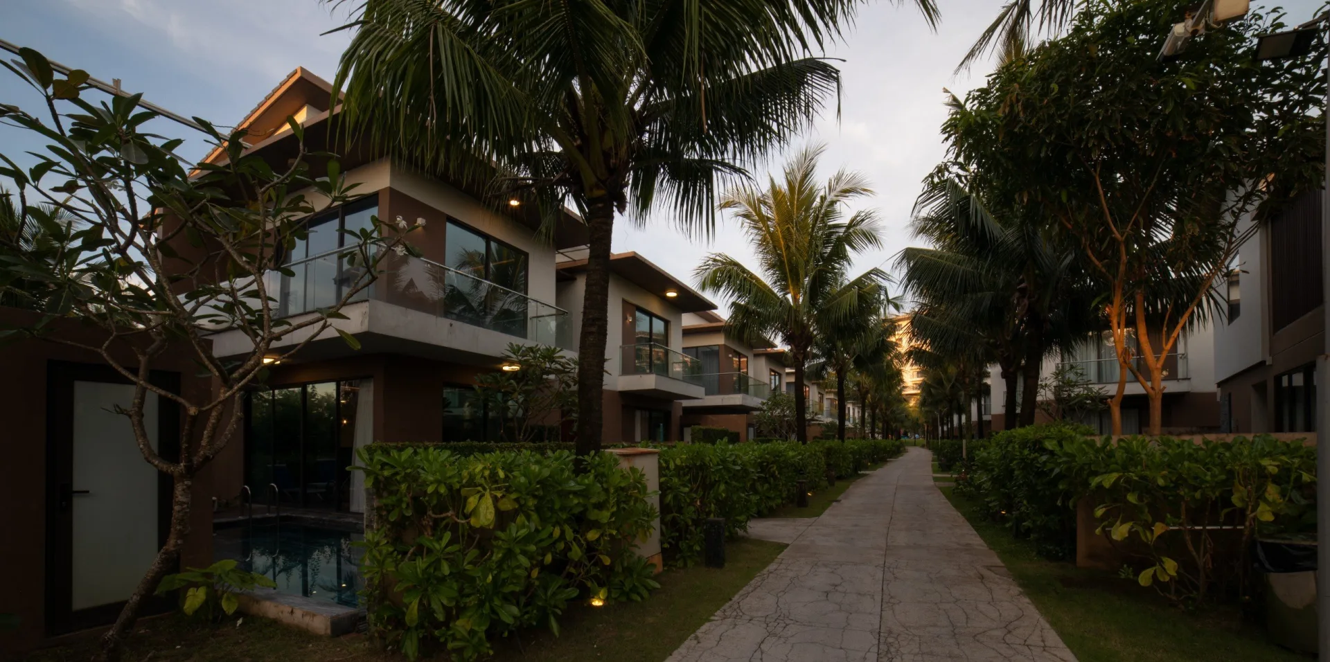 Toàn cảnh Sonaga Beach Resort & Villas Phú Quốc với không gian nghỉ dưỡng xanh và vị trí ven biển tại Dương Tơ.