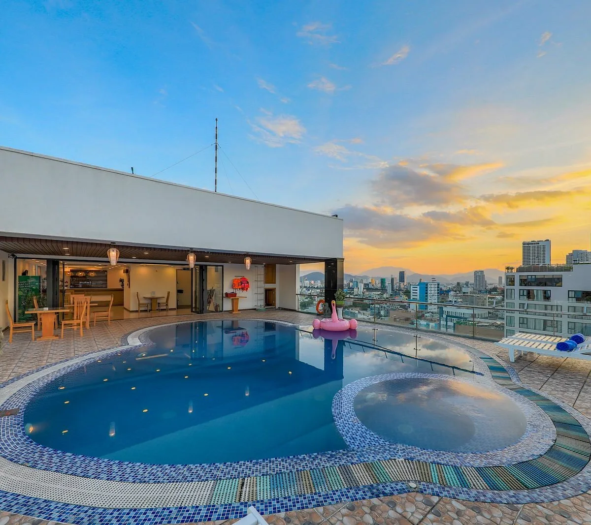 Merry Land Hotel Da Nang - Hotline Đặt Phòng Chính Thức & Trải Nghiệm Nghỉ Dưỡng Tiện Nghi