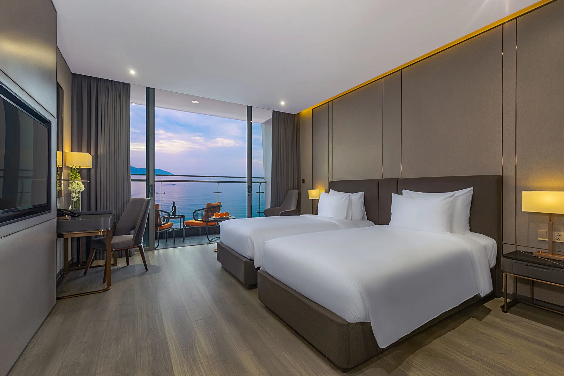 Tổng Đài & Hotline Liên Hệ Đặt Phòng Le Sands Oceanfront Danang Hotel & Resort Chính Thức